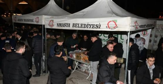   Amasya Belediyesi Kandil Simidi Dağıttı
