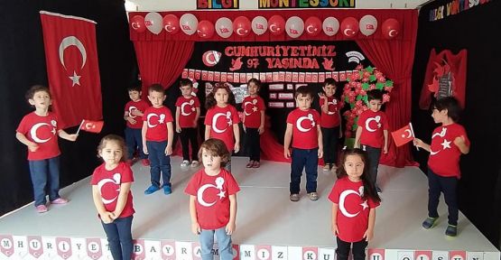 BİLGİLİ MİNİKLERDE  CUMHURİYET COŞKUSU