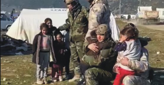 DEPREMZEDE ÇOCUKLARDAN  MERZİFON ASKERİNE SEVGİ SELİ