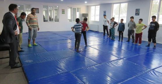  DEVAM  EDEN KURSLARI İNCELEDİ