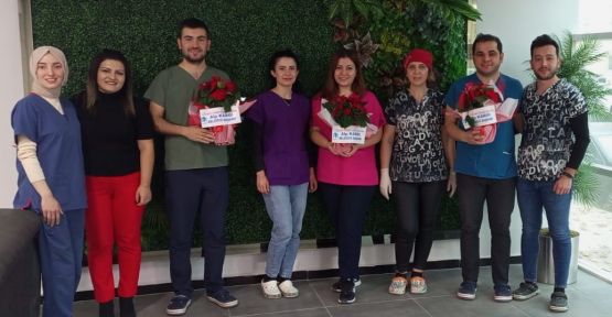 DİŞ HEKİMLERİNE ÇİÇEKLİ KUTLAMA
