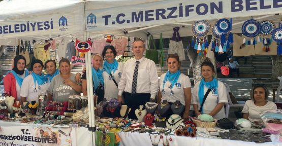 EMEKÇİ KADINLARI  TAKDİR ETTİ