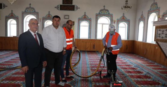   İBADETHANE  TEMİZLİKLERİ  HIZ KESMİYOR