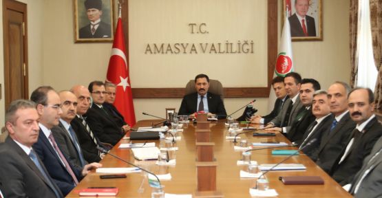 KAMU HİZMETLERİ İLE KAMU YATIRIMLARININ DEĞERLENDİRİLDİĞİ TOPLANTI YAPILDI