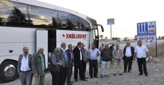 Otobüs şoförü yolcuları indirip eylem yaptı