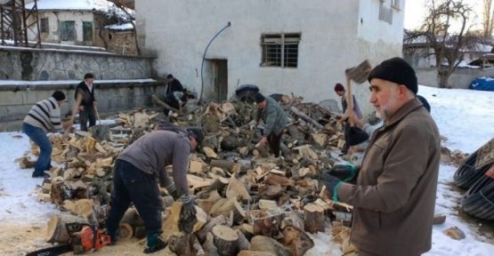 Ovabaşı Köyü Deprem Bölgelerine 500 Çuval Yakacak Gönderdi
