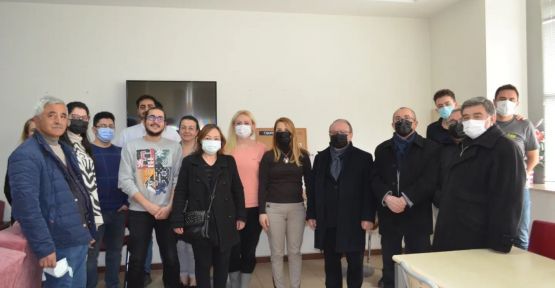 SAĞLIK ÇALIŞANLARININ ZİYARETÇİSİ  CHP İLÇE TEŞKİLATI OLDU   