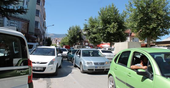 TRAFİK YOĞUNLUĞU BUNALTIYOR