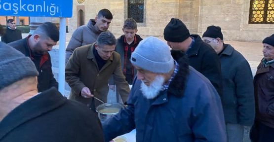 Ülkü Ocaklarından Sabah Namazında Çorba İkramı