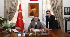 BAŞKANDAN TARİHİ İMZA