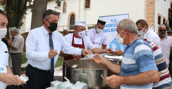 Vatandaşlara aşure dağıtıldı   