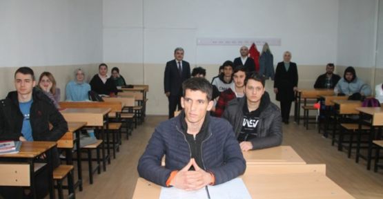 Depremzedeler üniversite sınavlarına hazırlanıyor.
