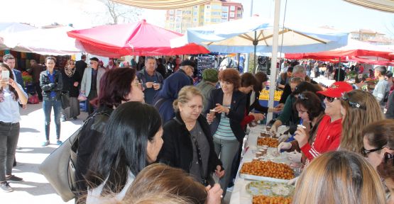 HAYIRLI  BAYANLAR HAYIRLI  KANDİL  LOKMASI DAĞITTI
