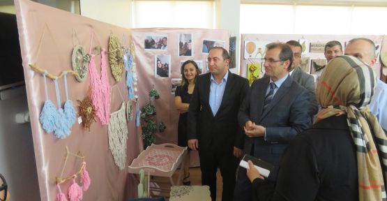 HUZUREVLİ KURSİYERLER  YIL SONU SERGİSİ AÇTI