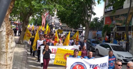 Merzifon’da öğretmenler  iş bıraktı
