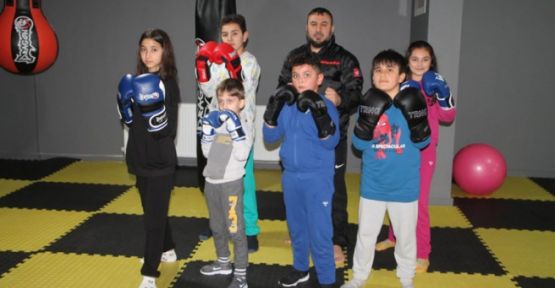   Muay Thai Sporuyla Yaşadıkları Travmayı Unutmaya Çalışıyorlar