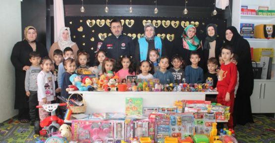 Oyuncaklarını Depremzede Arkadaşlarına Gönderdiler