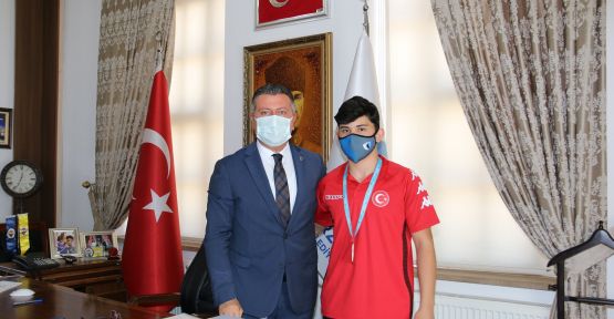 ŞAMPİYONU TEBRİK ETTİ