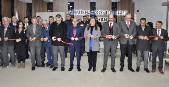 yenilenen halk kütüphanesi hizmete açıldı.