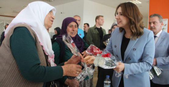 Yurtta Kalan Depremzede Kadınların Günü Kutlandı